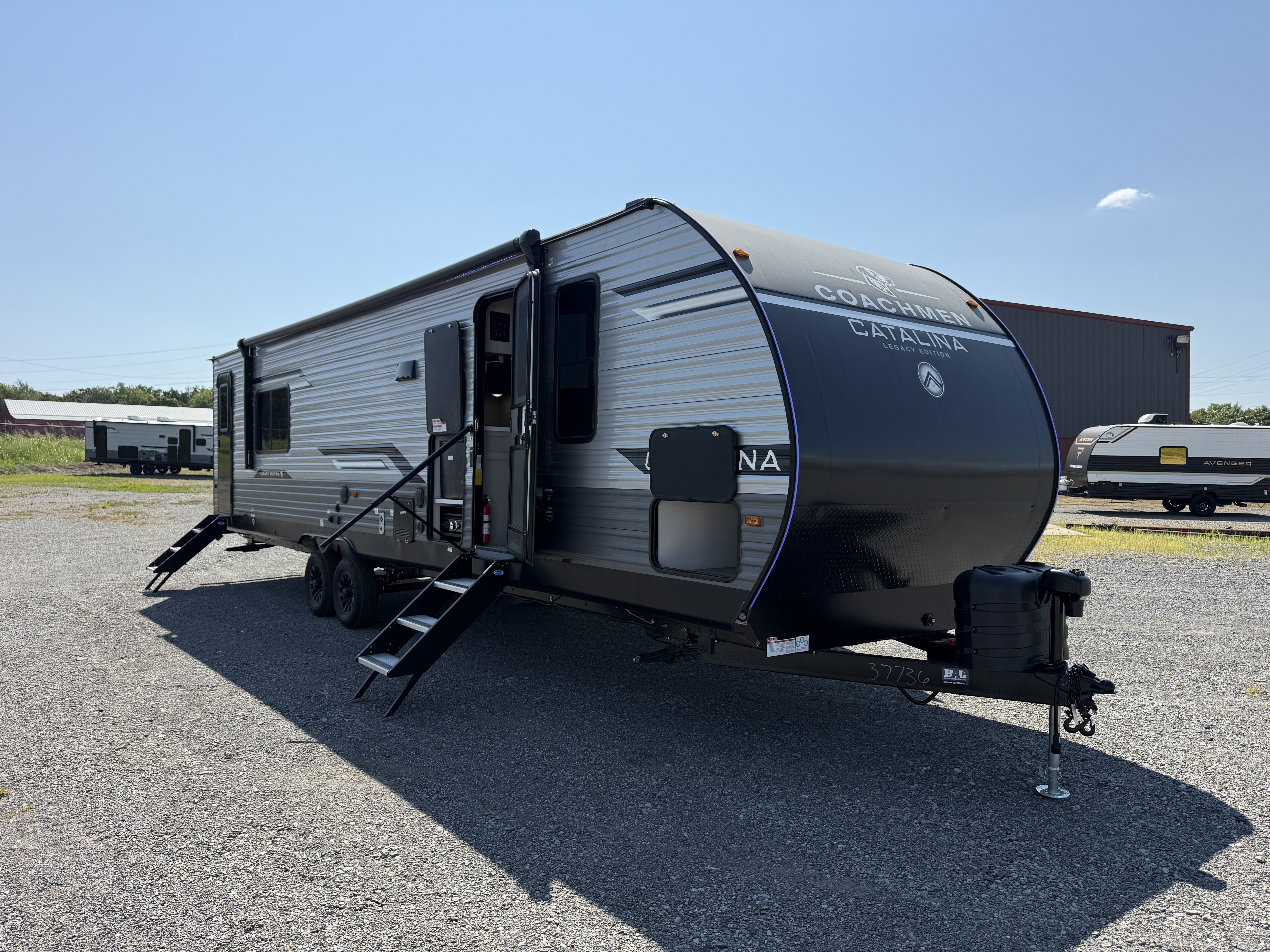 2027 Coachmen Catalina Legacy Edition 333DBDSCK - Image 1