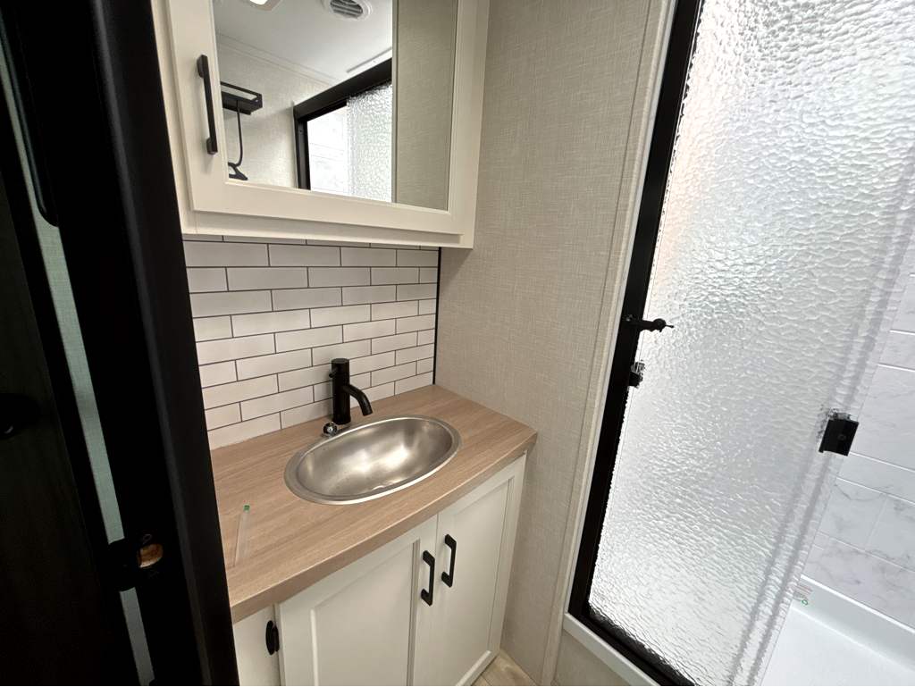 2026 VENTURE RV SPORTTREK 333VFK - Image 23