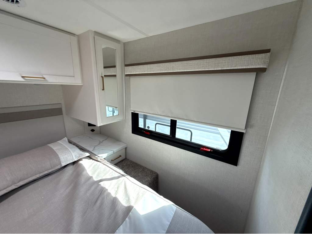 2027 THOR MOTOR COACH MAGNITUDE GA28 - Image 20