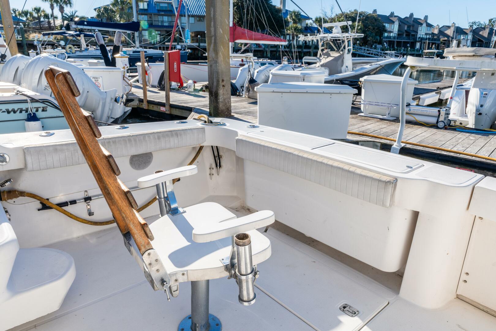 2004 Luhrs Convertible - Image 15