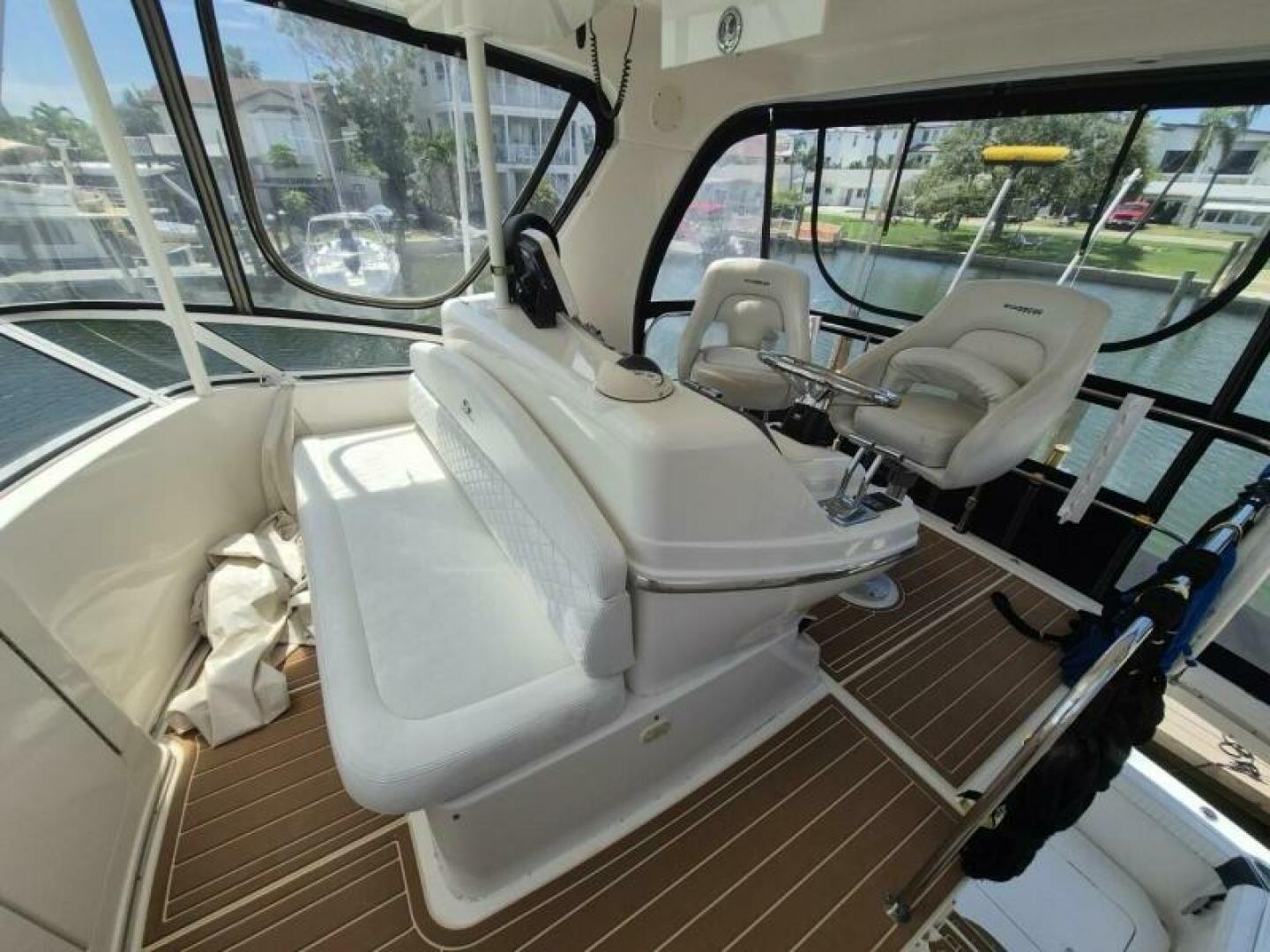 2002 Silverton 38 Convertible - Image 9