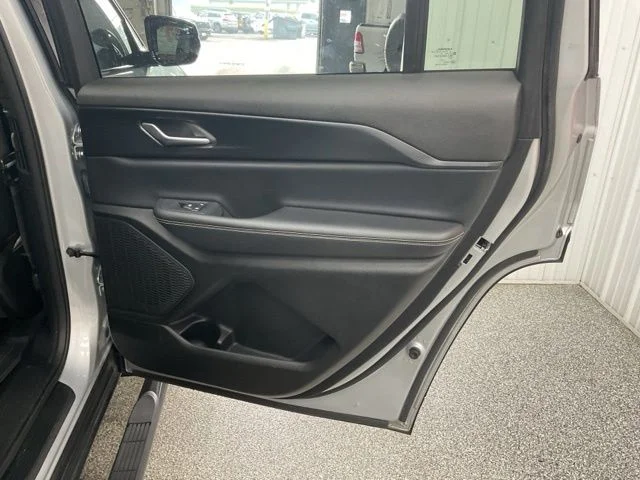 2023 Jeep Grand-Cherokee-L Laredo Altitude 4x4 - Image 23