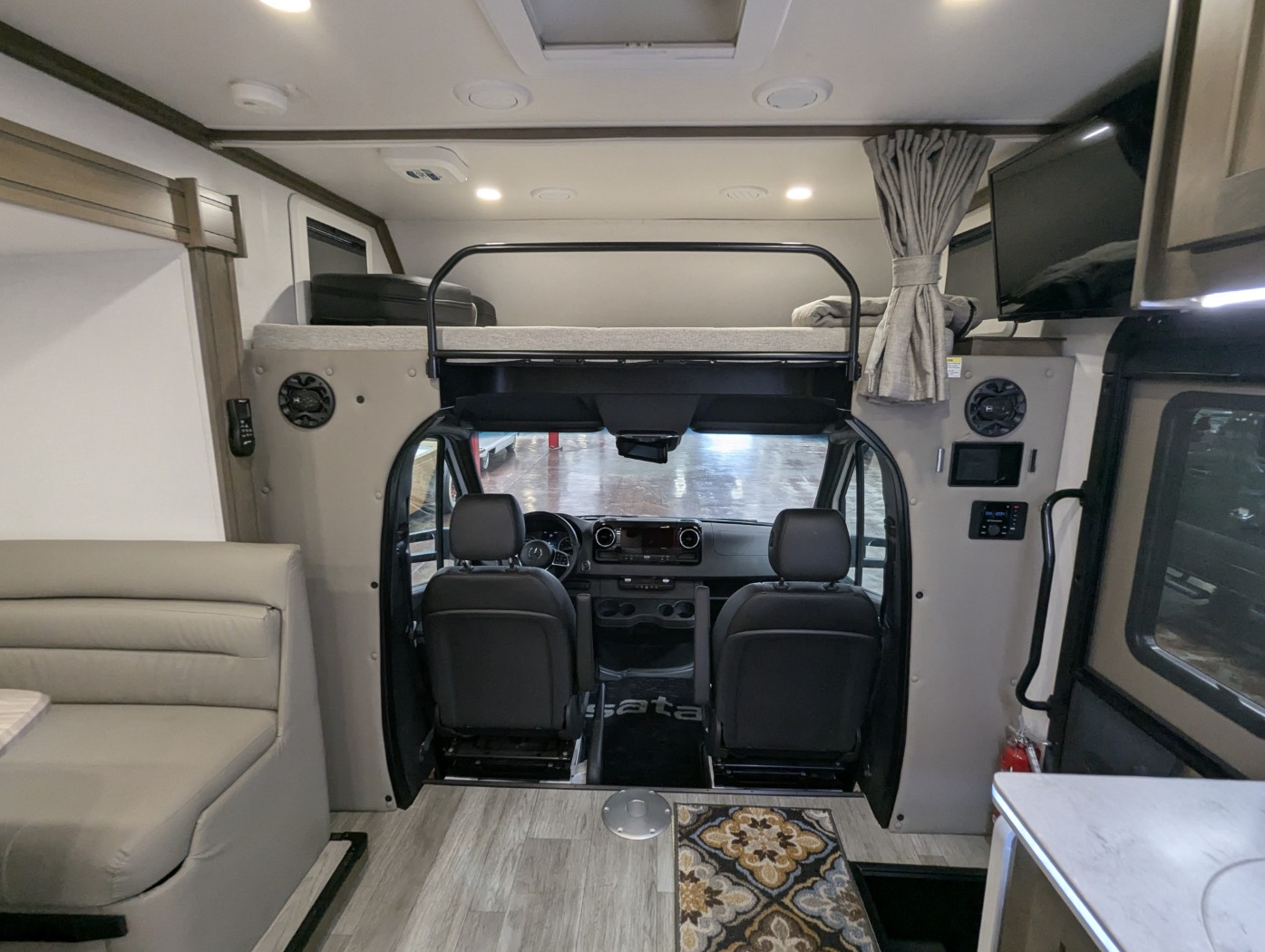 2024 Dynamax Corp Isata 3 Series 24FW - Image 31