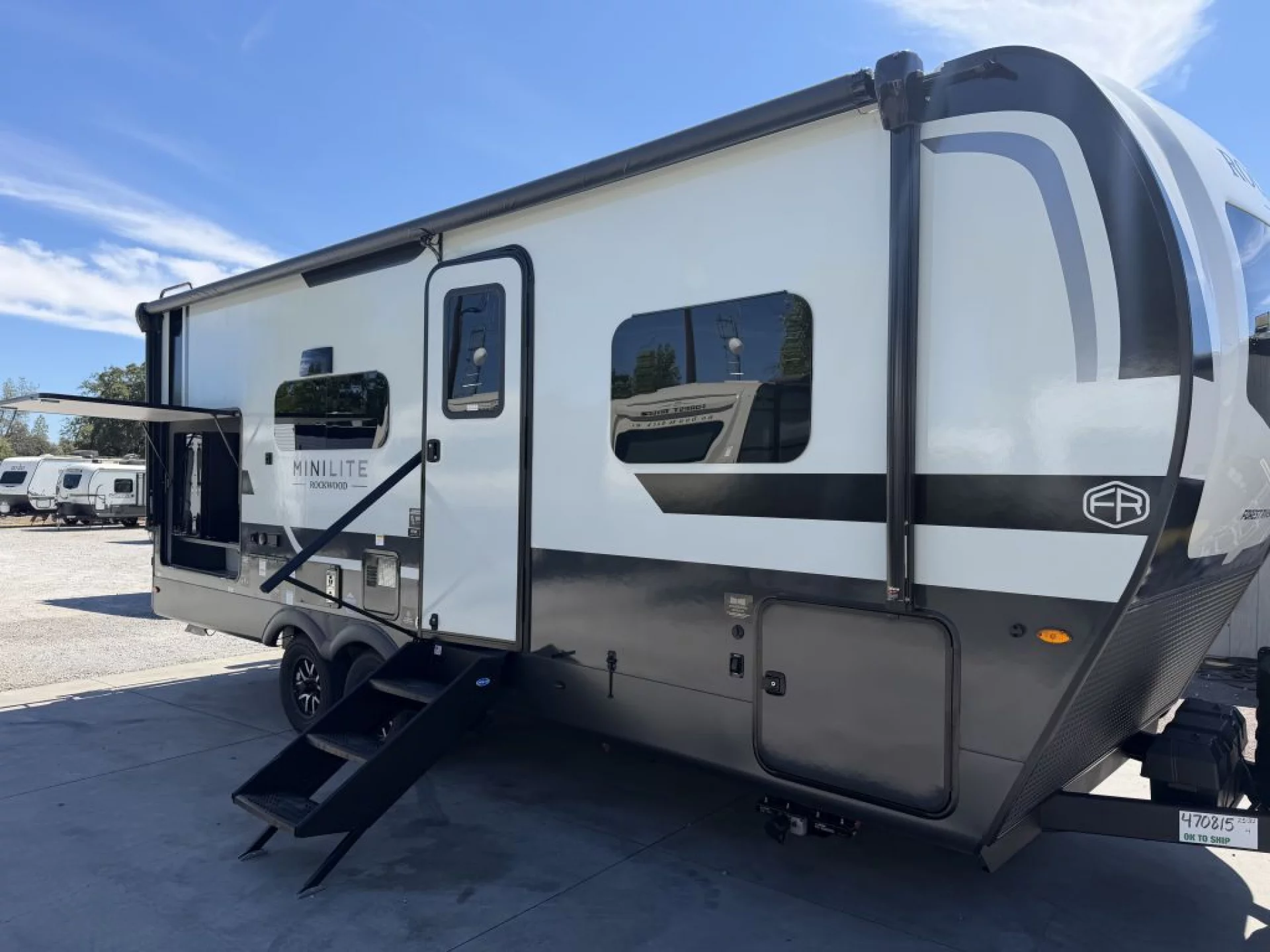 2027 FOREST RIVER ROCKWOOD MINI LITE 2513S - Image 13
