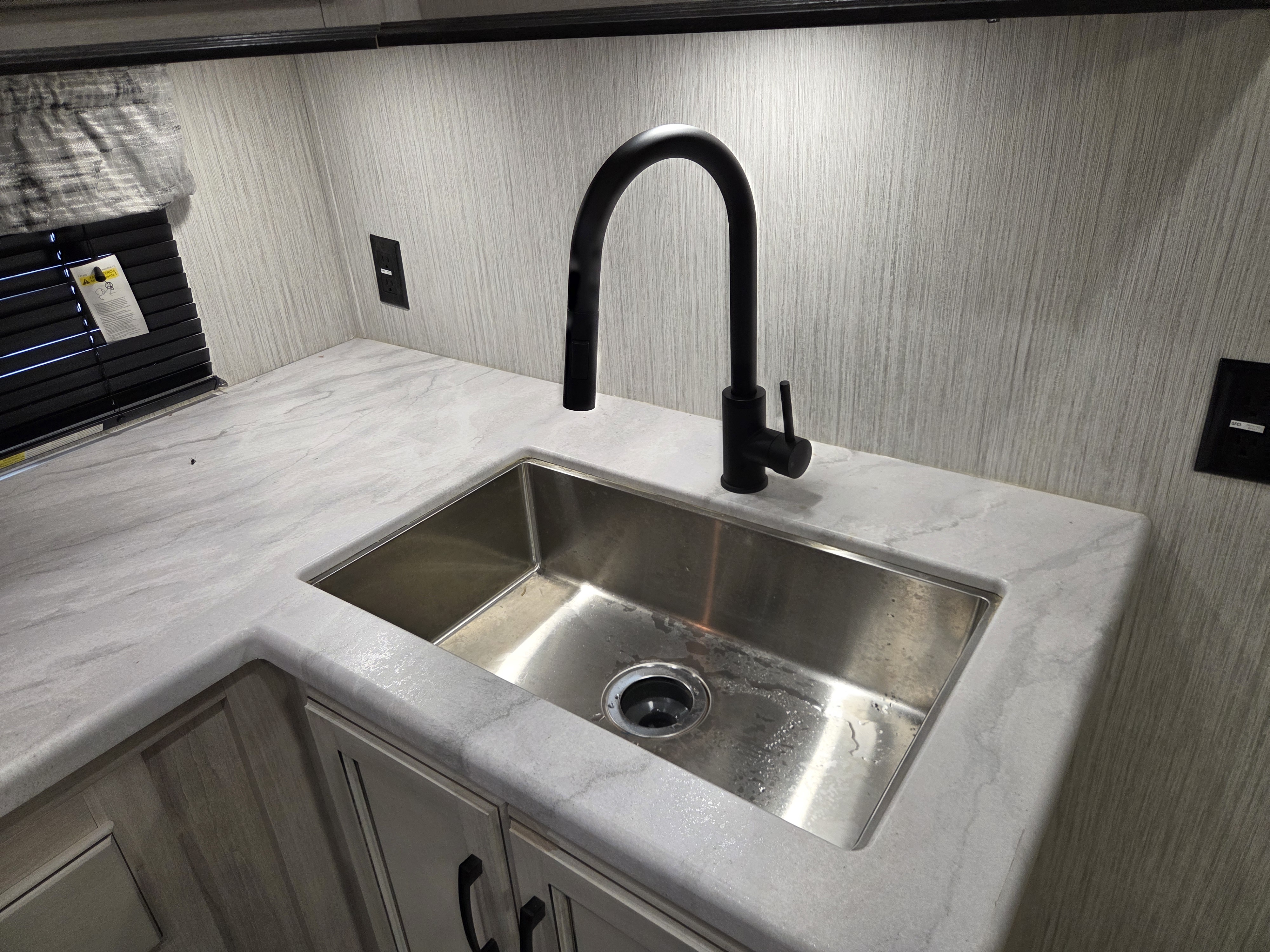 2022 Forest River Sandpiper 3330BH - Image 18
