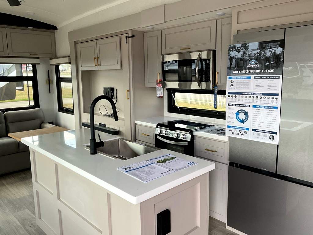2027 JAYCO NORTH POINT 361RLBH - Image 13