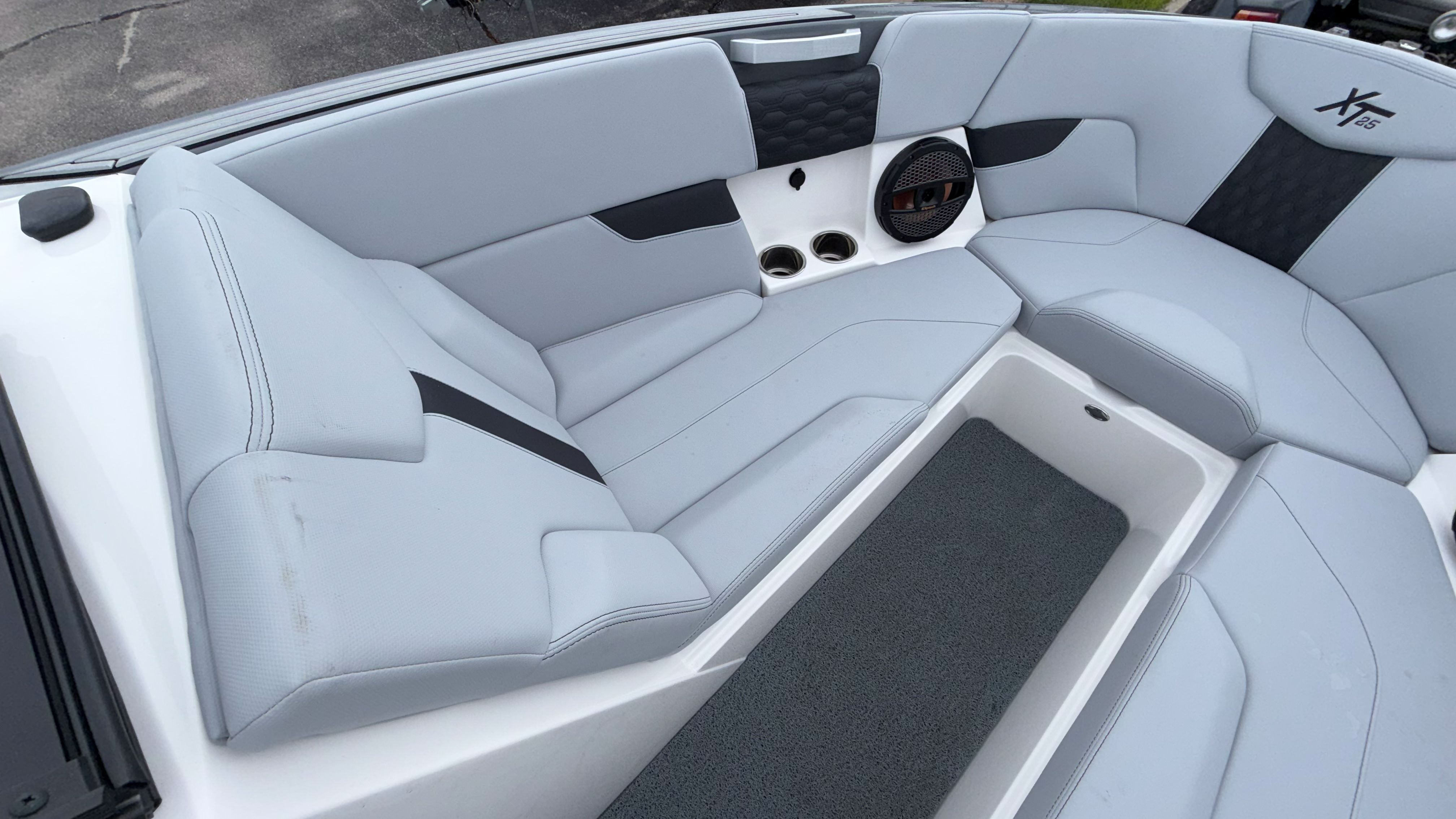 2024 MasterCraft XT25 - Image 26