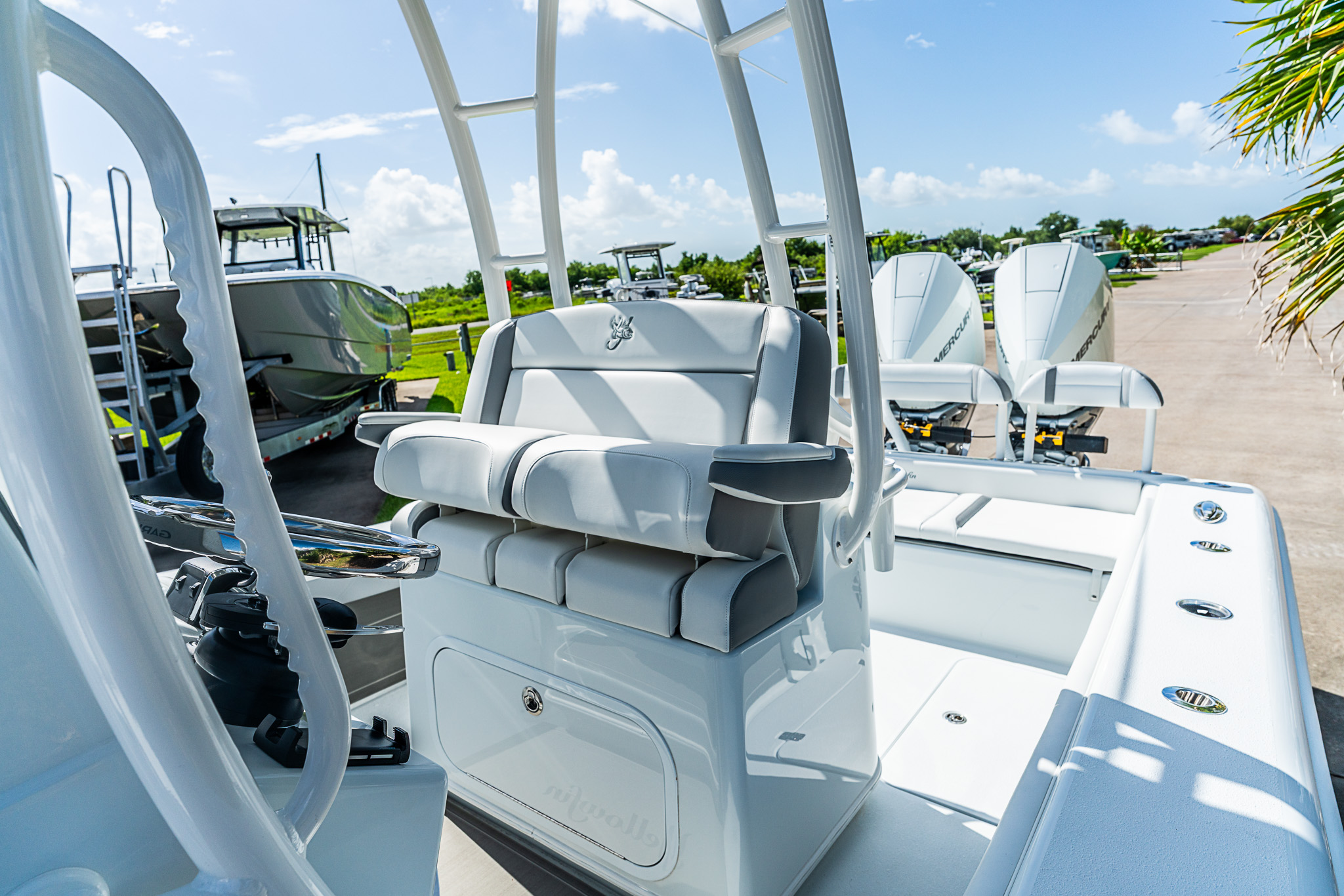 2027 YELLOWFIN 26 Hybrid Base - Image 15