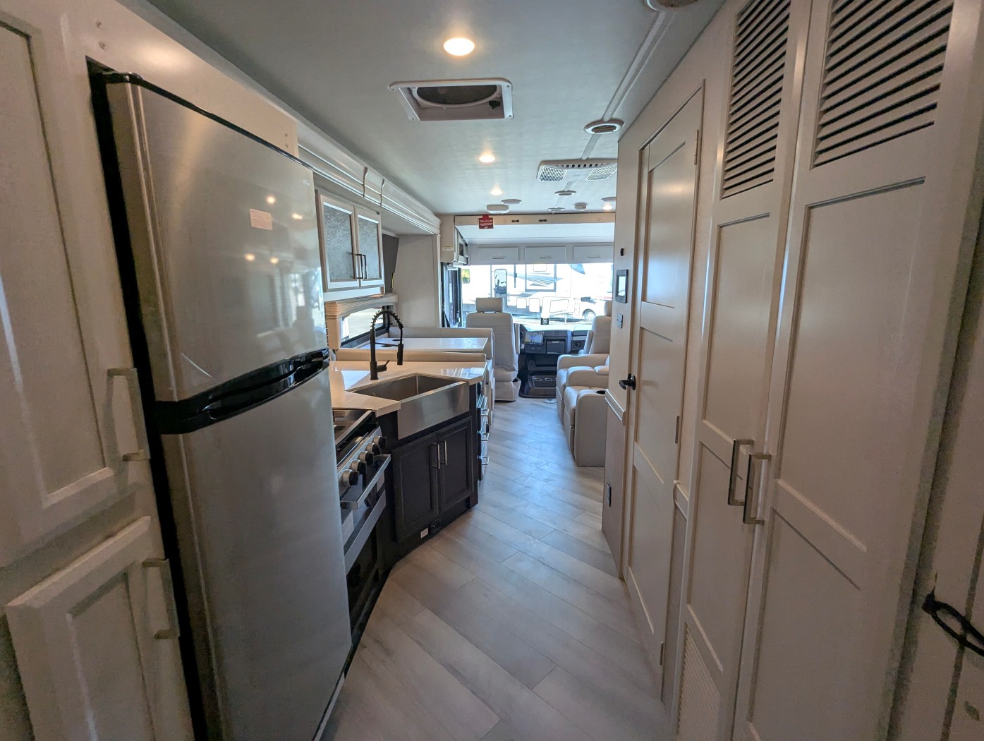 2026 Holiday Rambler Invicta 33HB - Image 31