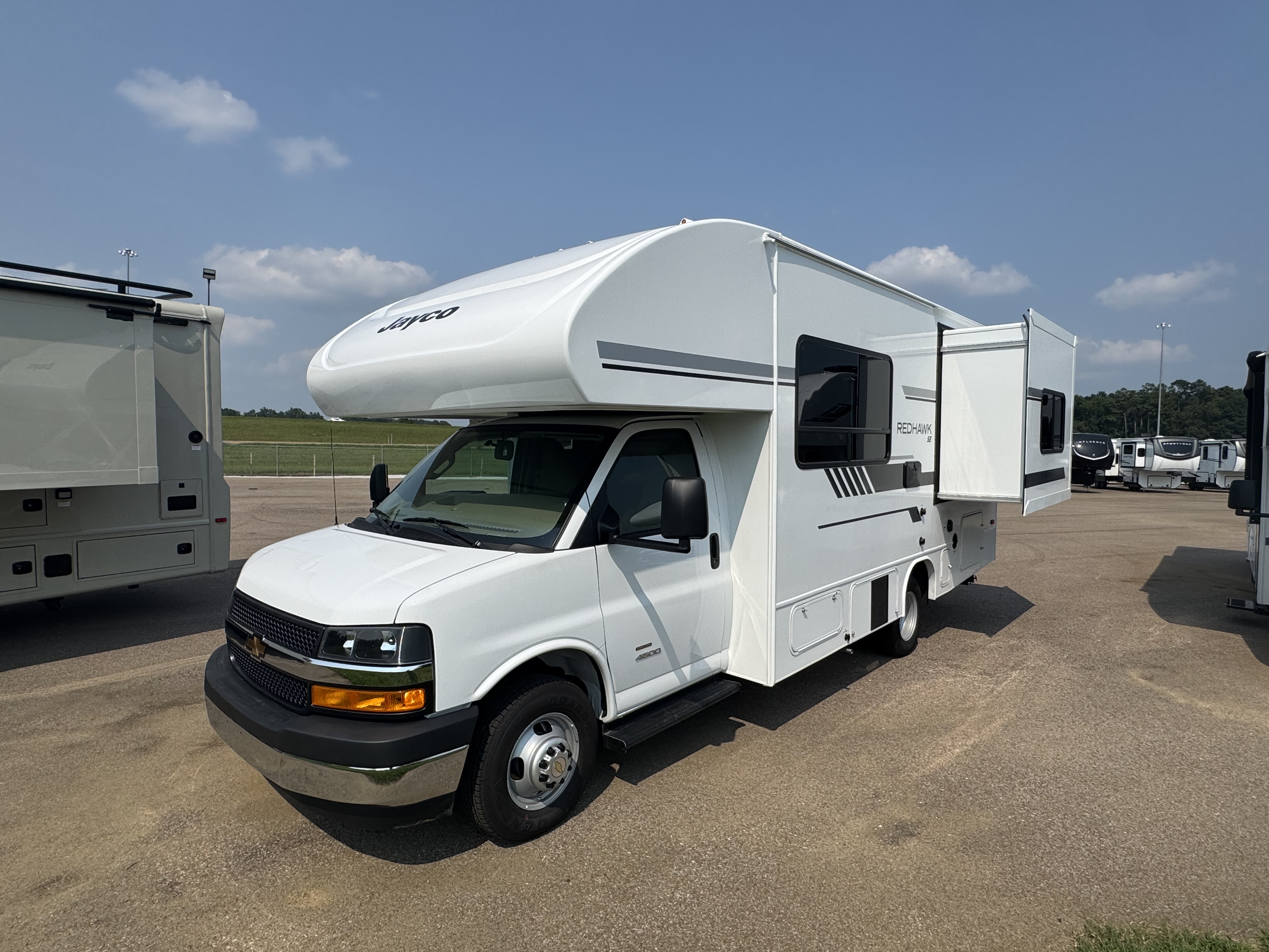 2027 JAYCO REDHAWK SE 22C - Image 2