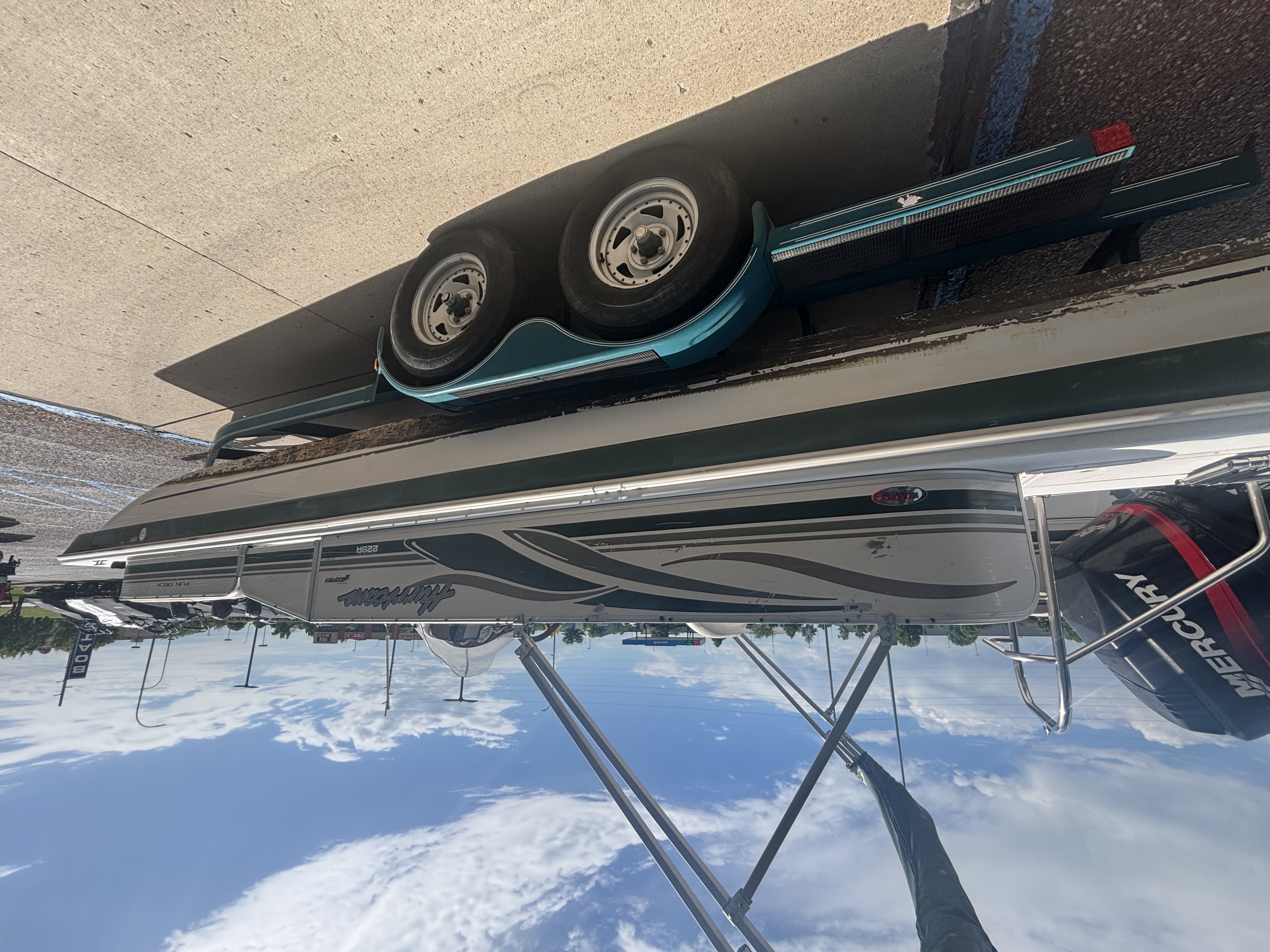 2001 Hurricane 228R - Image 3