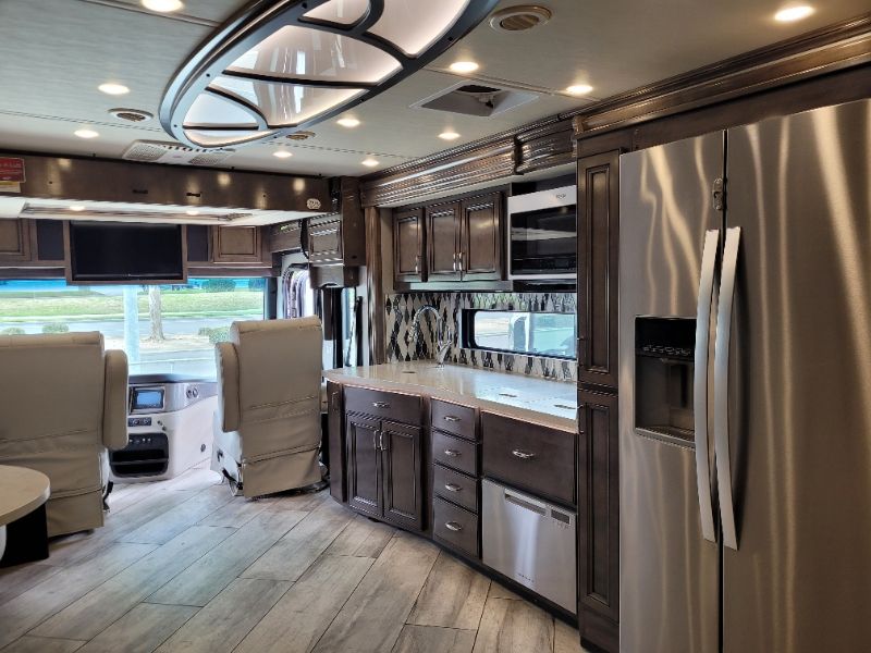 2022 Fleetwood Discovery 38K - Image 28