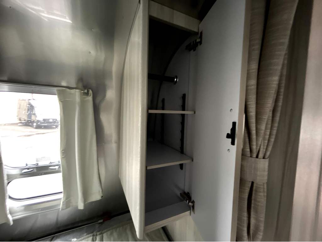 2027 Airstream International 25FB - Image 28