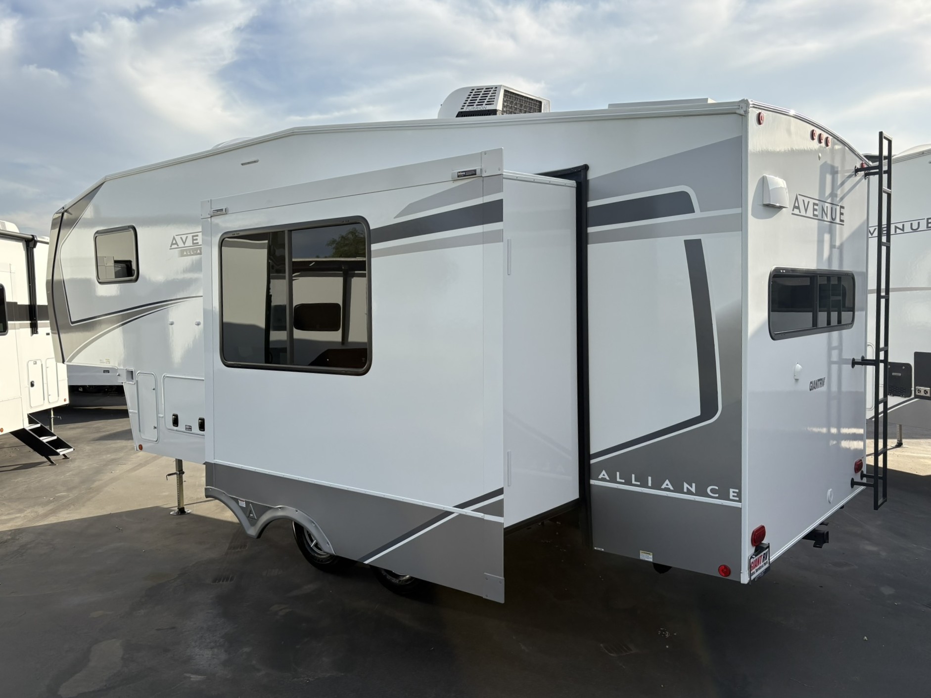 2026 Alliance RV Avenue 23ML - Image 2