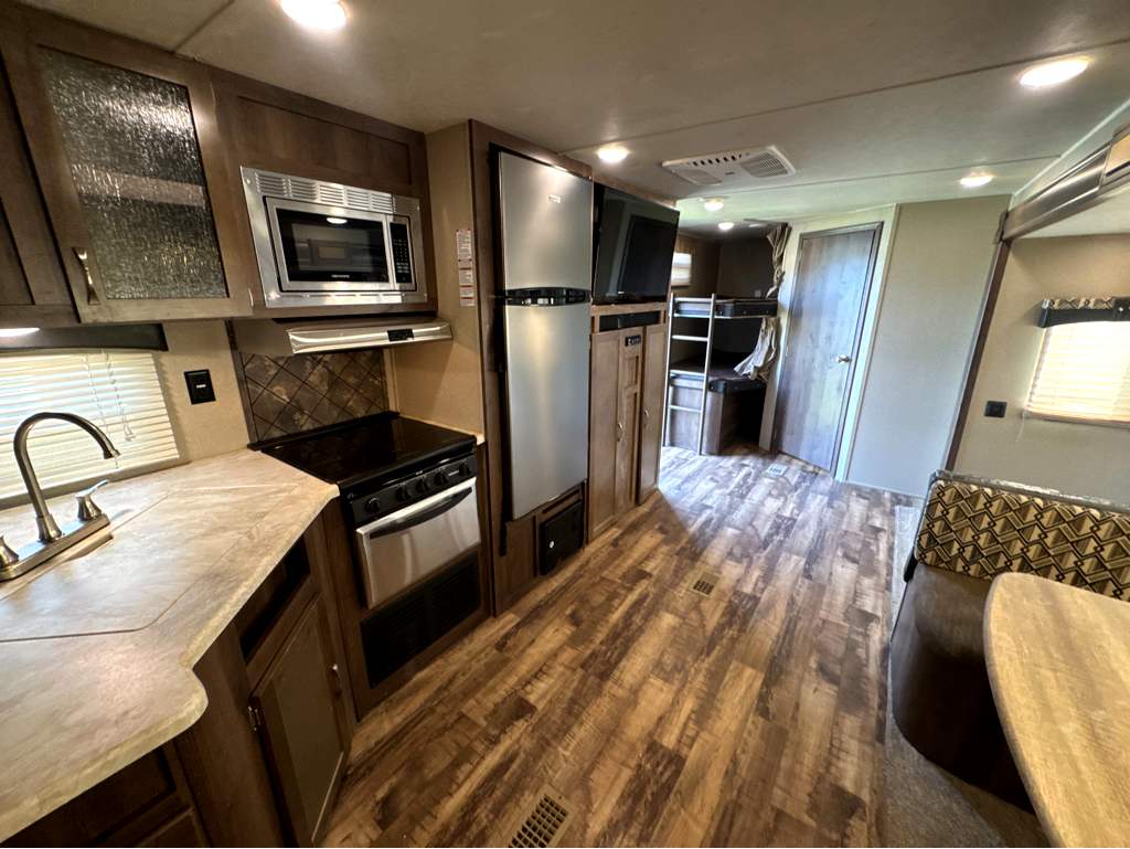 2017 PALOMINO PUMA 28FQDB - Image 10