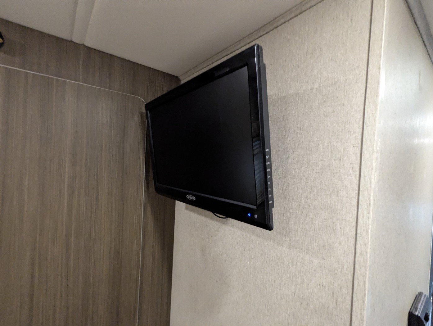 2015 RENEGADE Villagio 25QRS - Image 23