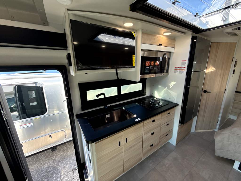 2027 ENTEGRA COACH QWEST 25L - Image 13