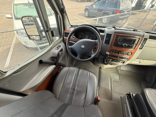 2009 Itasca Navion iQ 24DL - Image 3