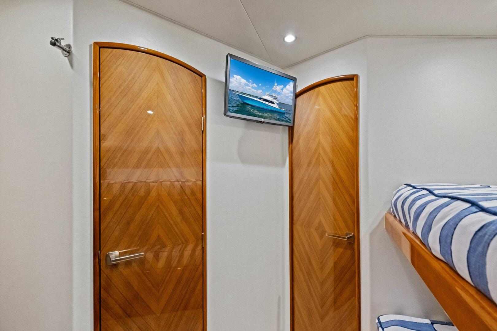 2012 Viking 82 Convertible - Image 58