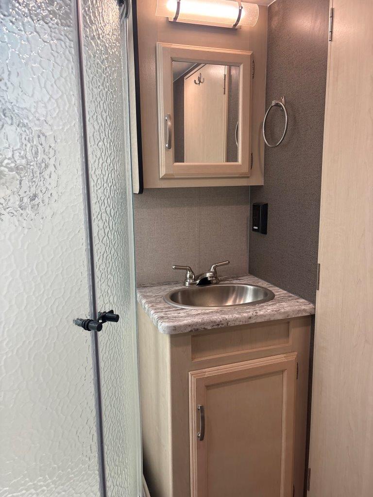 2019 Winnebago Minnie Plus 25RKS - Image 10