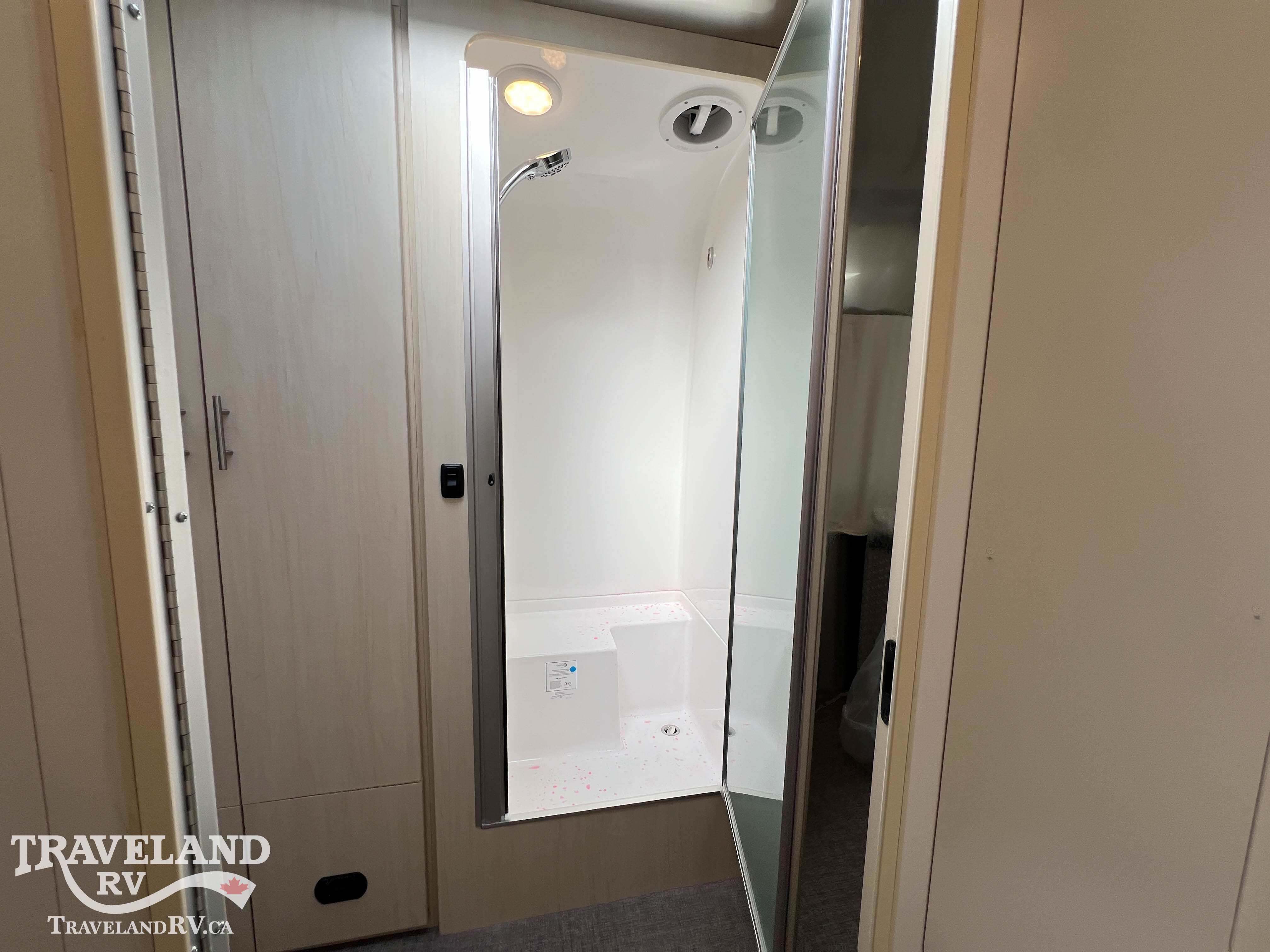 2026 Airstream Flying Cloud 27FB - Image 31