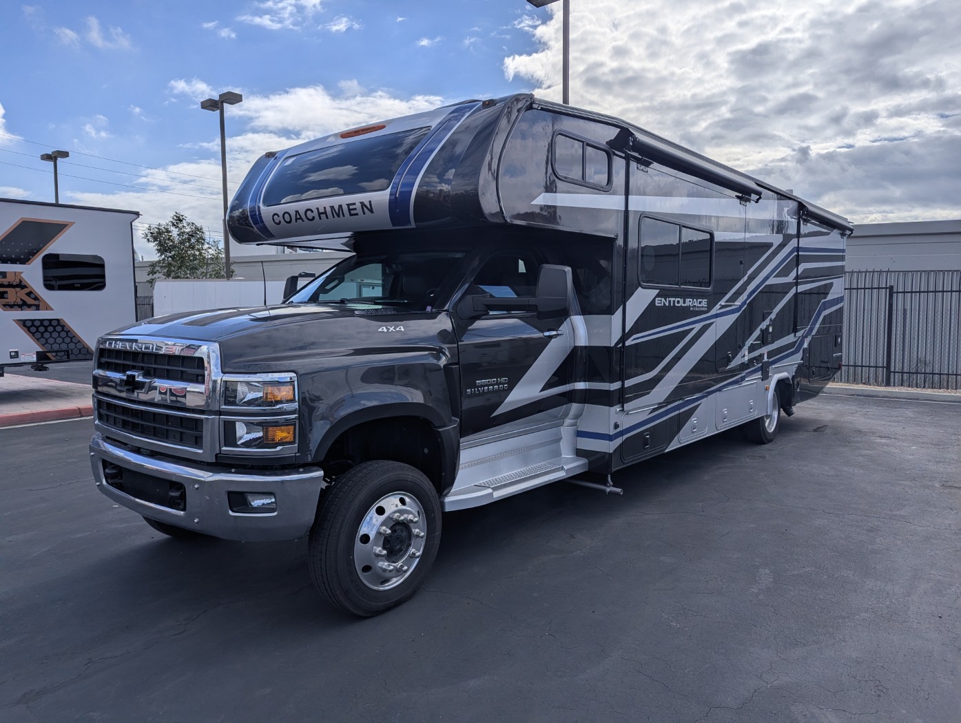 2026 Coachmen Entourage 330DS - Image 3