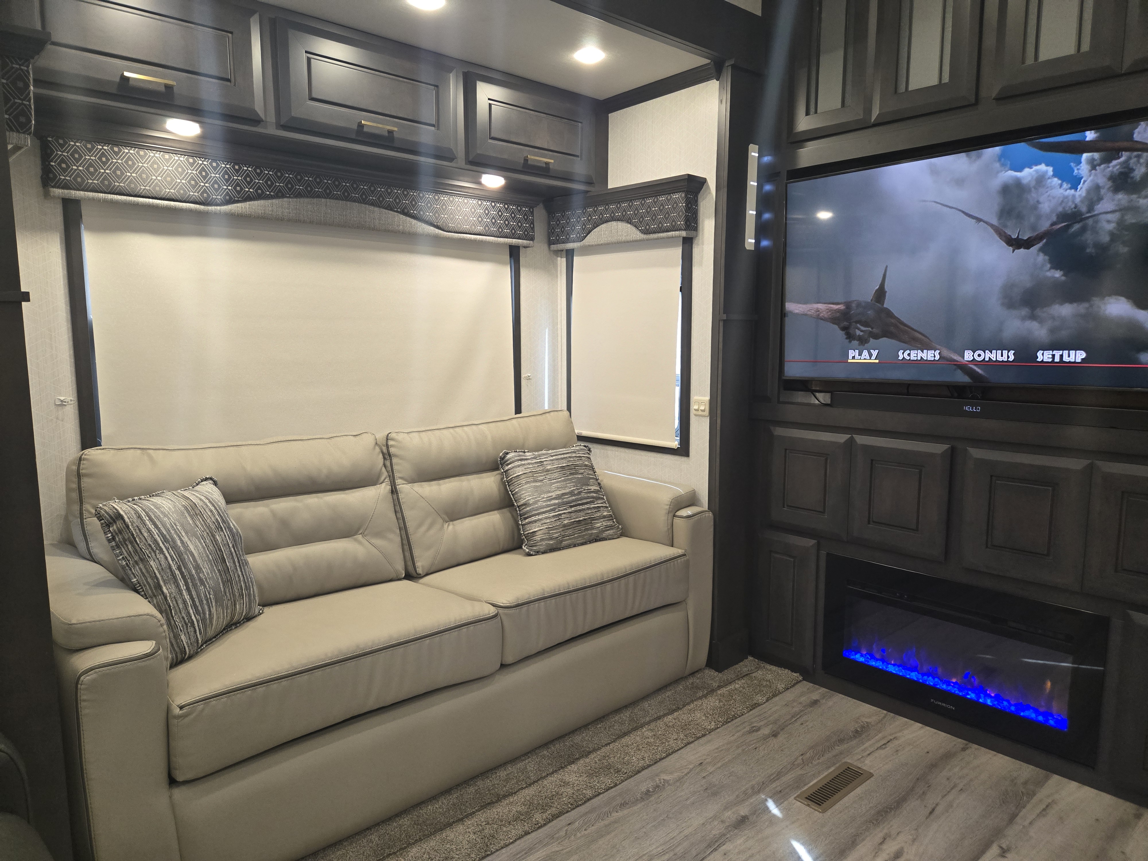 2021 DRV Mobile Suites 41RKDB - Image 9