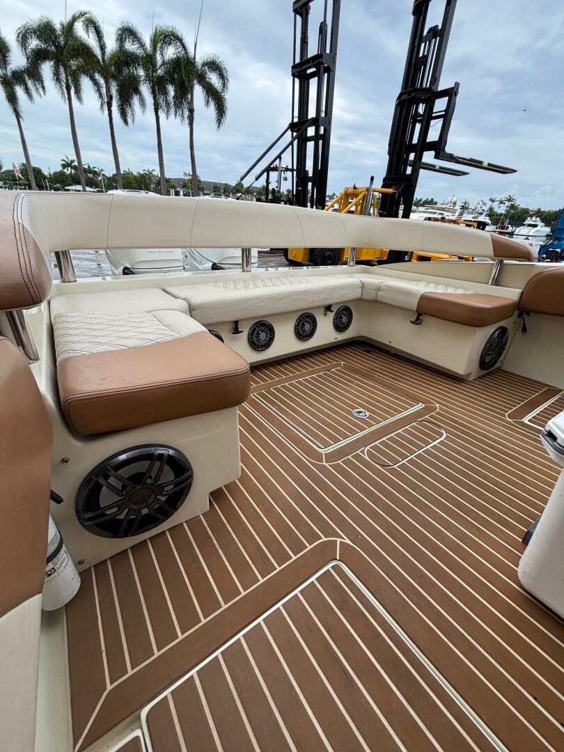 2013 Statement 35 Center Console - Image 28