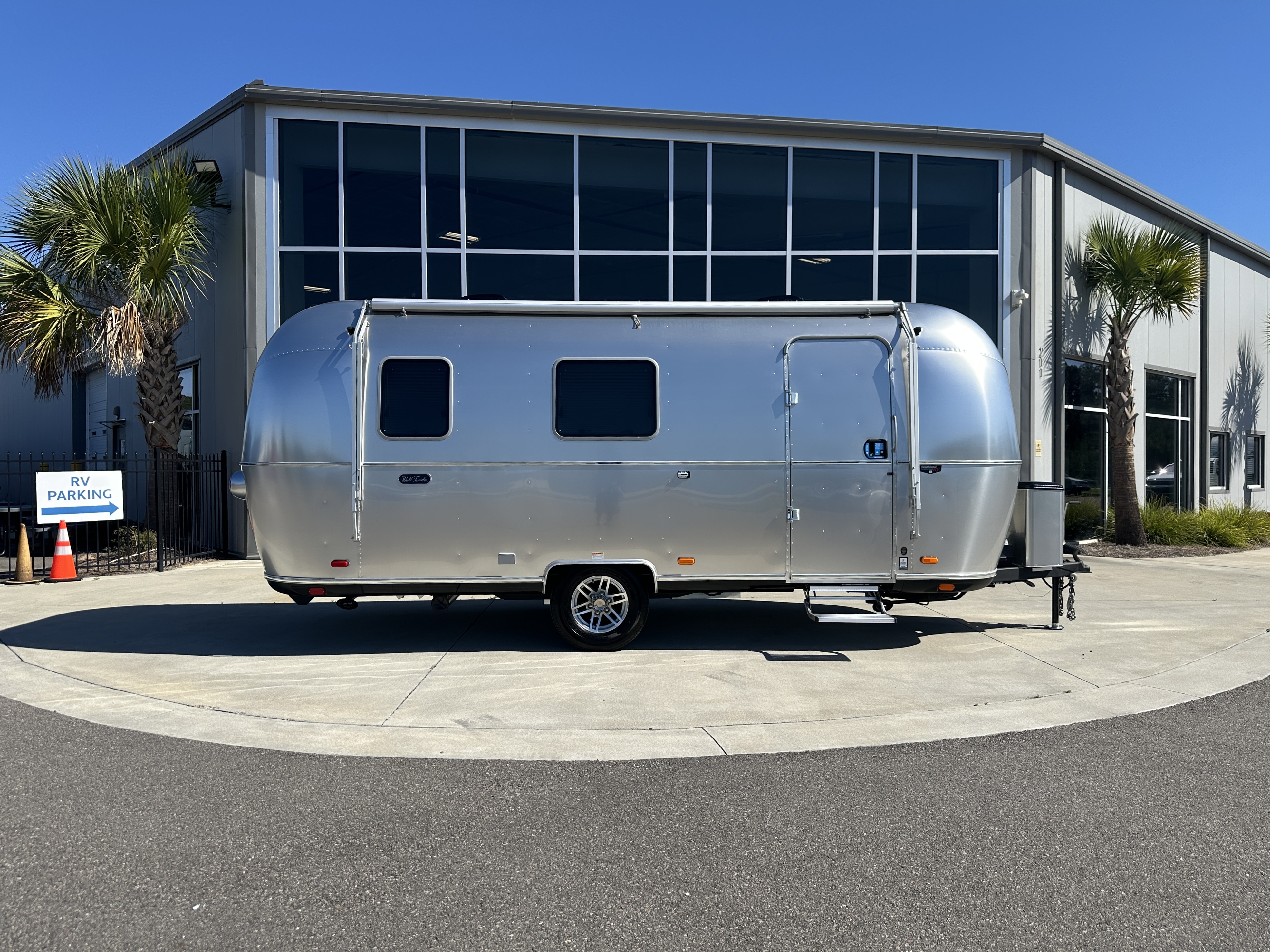 2026 Airstream World Traveler 22RB - Image 4
