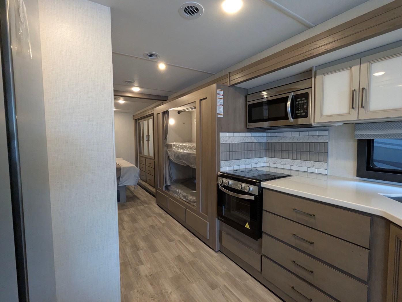 2026 Thor Motor Coach Windsport 35J - Image 20