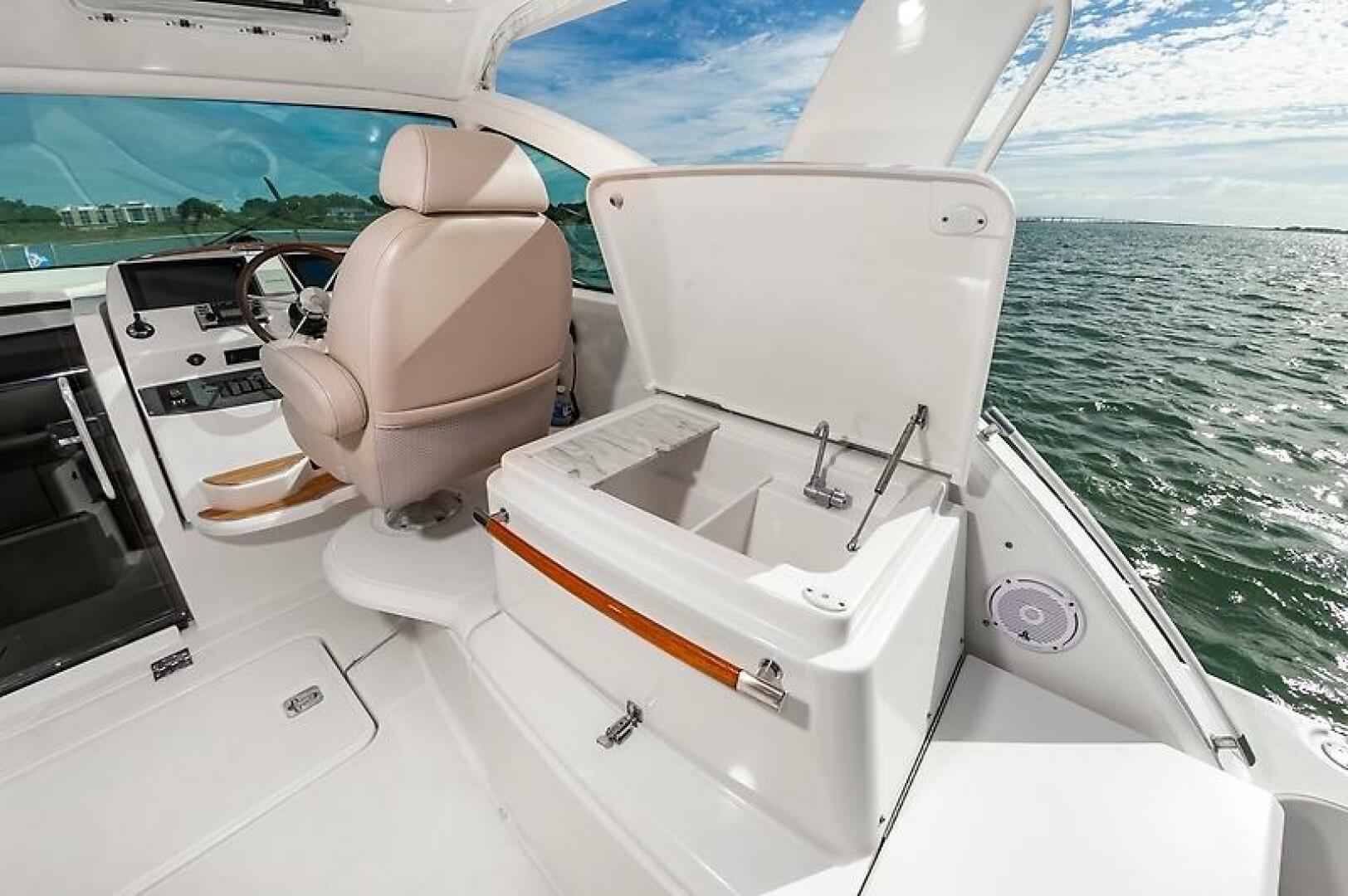 2015 Tiara Yachts 39 Coronet - Image 13
