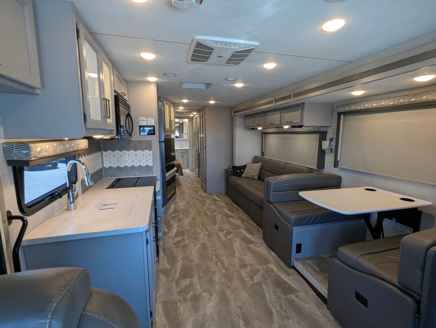 2022 Thor Motor Coach Windsport 35M - Image 12