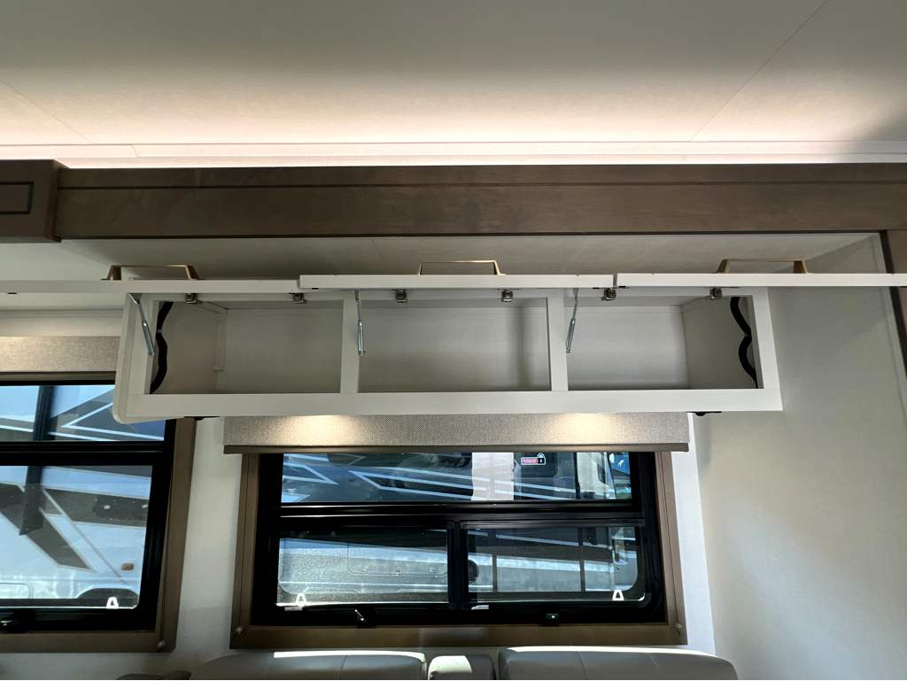 2027 ENTEGRA COACH ODYSSEY 29V - Image 10