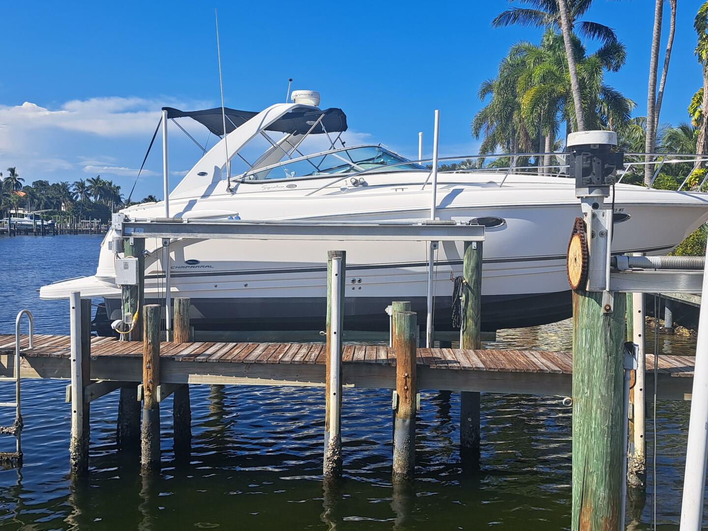 2005 Chaparral 330 Signature Cruiser - Image 3