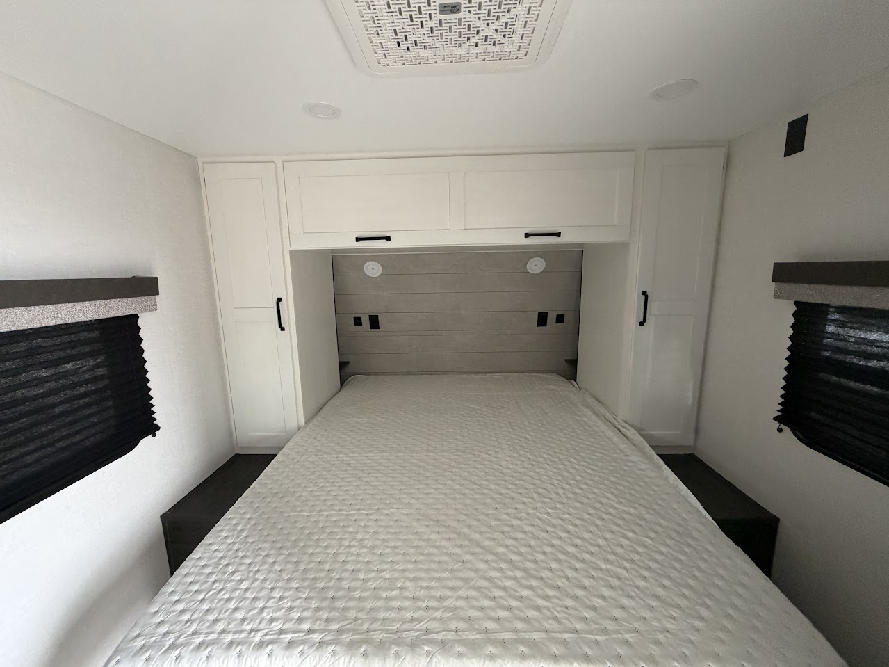 2027 VENTURE RV SIENNA 281VQB - Image 45
