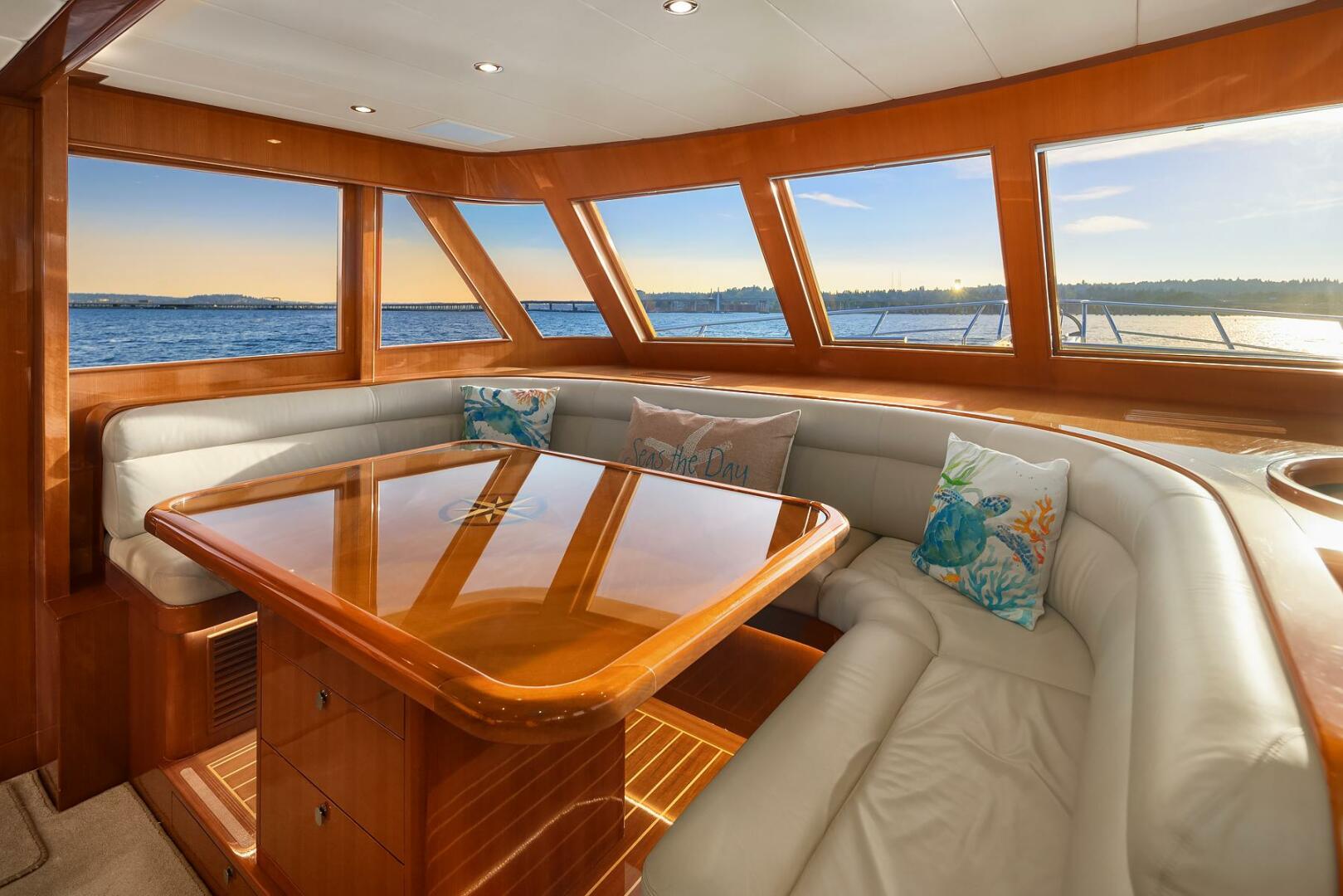 2014 Hampton 720 Skylounge LRC - Image 25