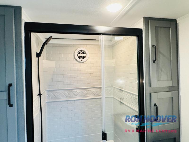2026 PALOMINO 402LFT - Image 32