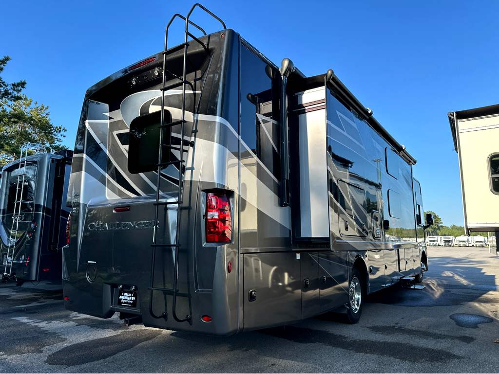 2023 THOR MOTOR COACH CHALLENGER 37DS - Image 6