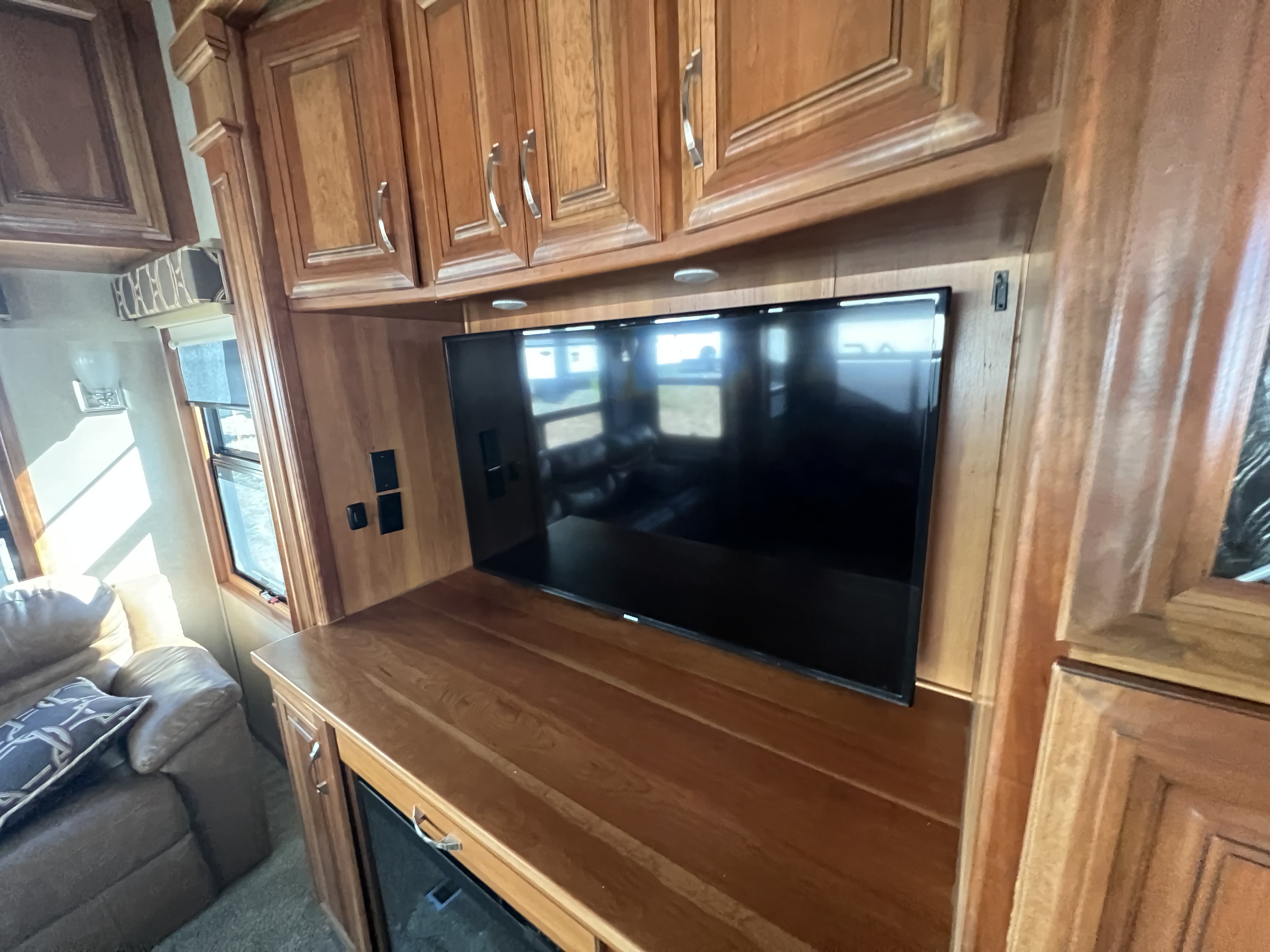 2017 DRV Mobile Suites 36RSSB3 - Image 20