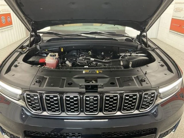 2024 Jeep Grand-Cherokee-L Laredo Altitude 4x4 - Image 10