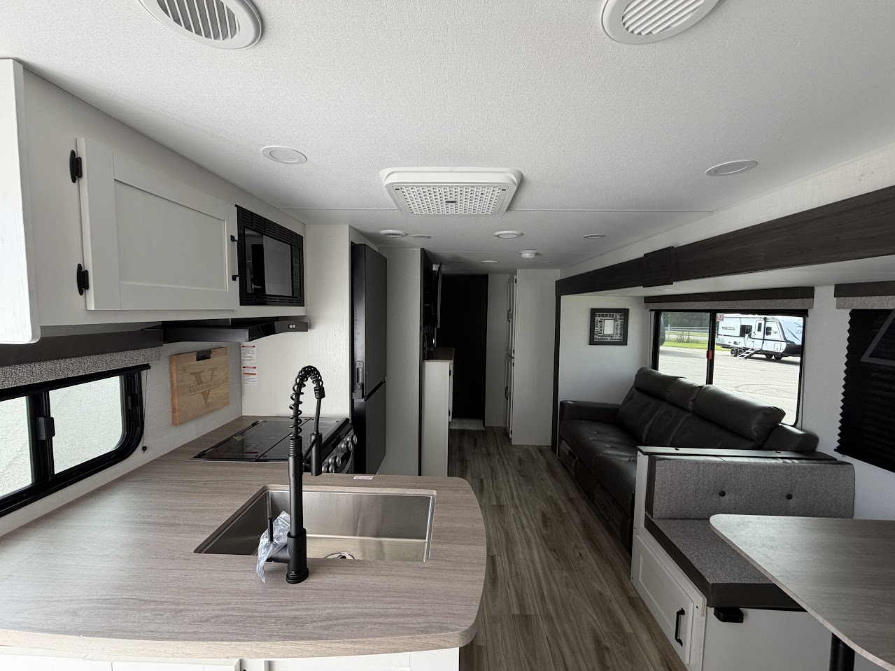 2027 VENTURE RV SIENNA 281VQB - Image 10