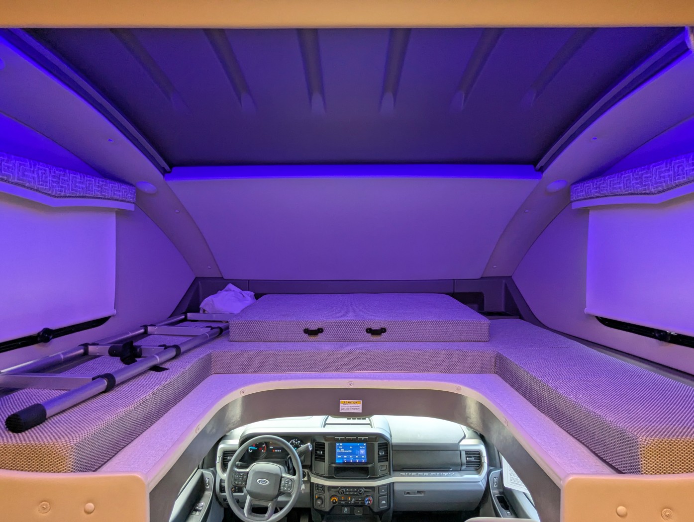 2024 Thor Motor Coach Omni XG32 - Image 13