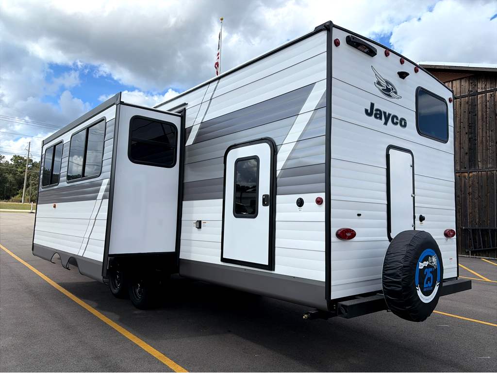 2027 JAYCO JAY FLIGHT 295TBS - Image 3