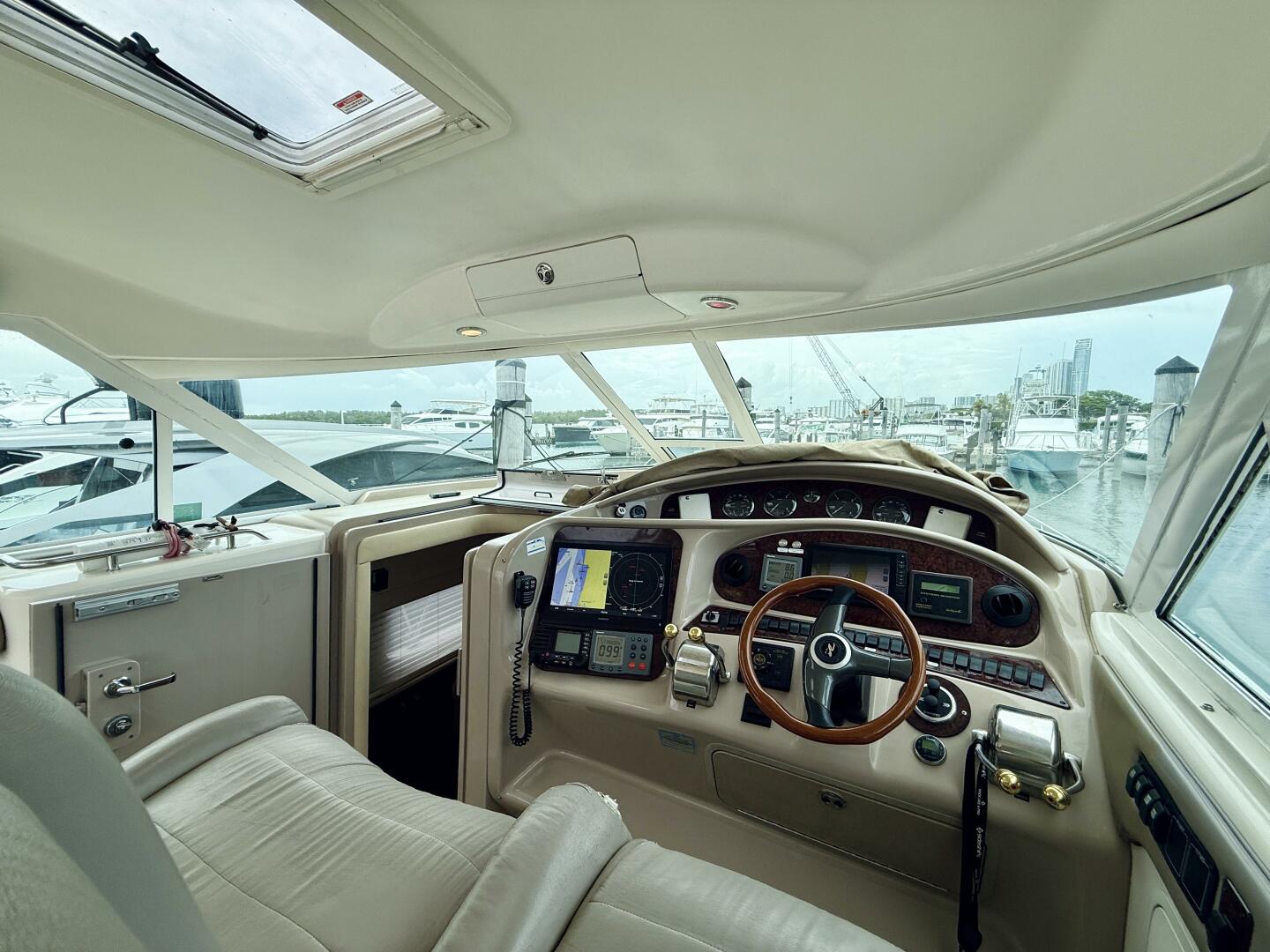 2003 Sea Ray 480 Motor Yacht - Image 22