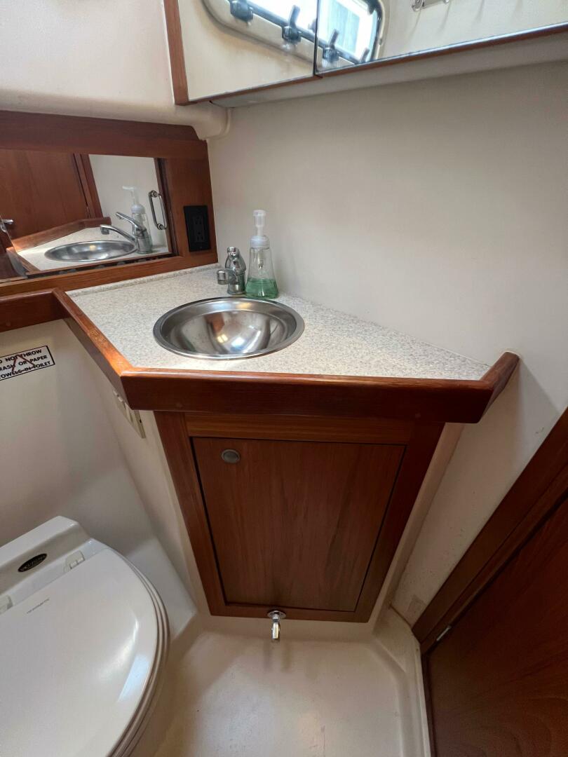 2000 Mainship Pilot 34 - Image 15