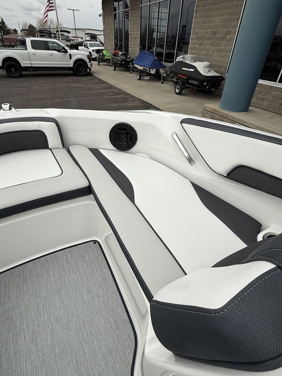 2025 Yamaha Boats AR195 - Image 13