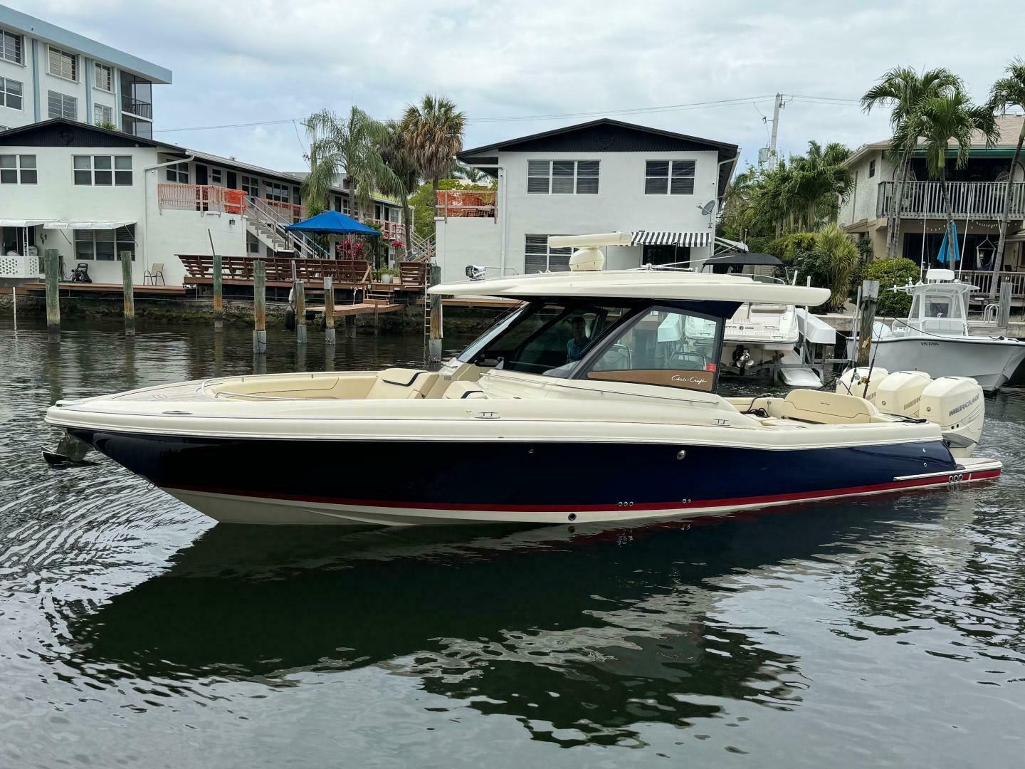 2022 Chris-Craft Calypso 35 - Image 3