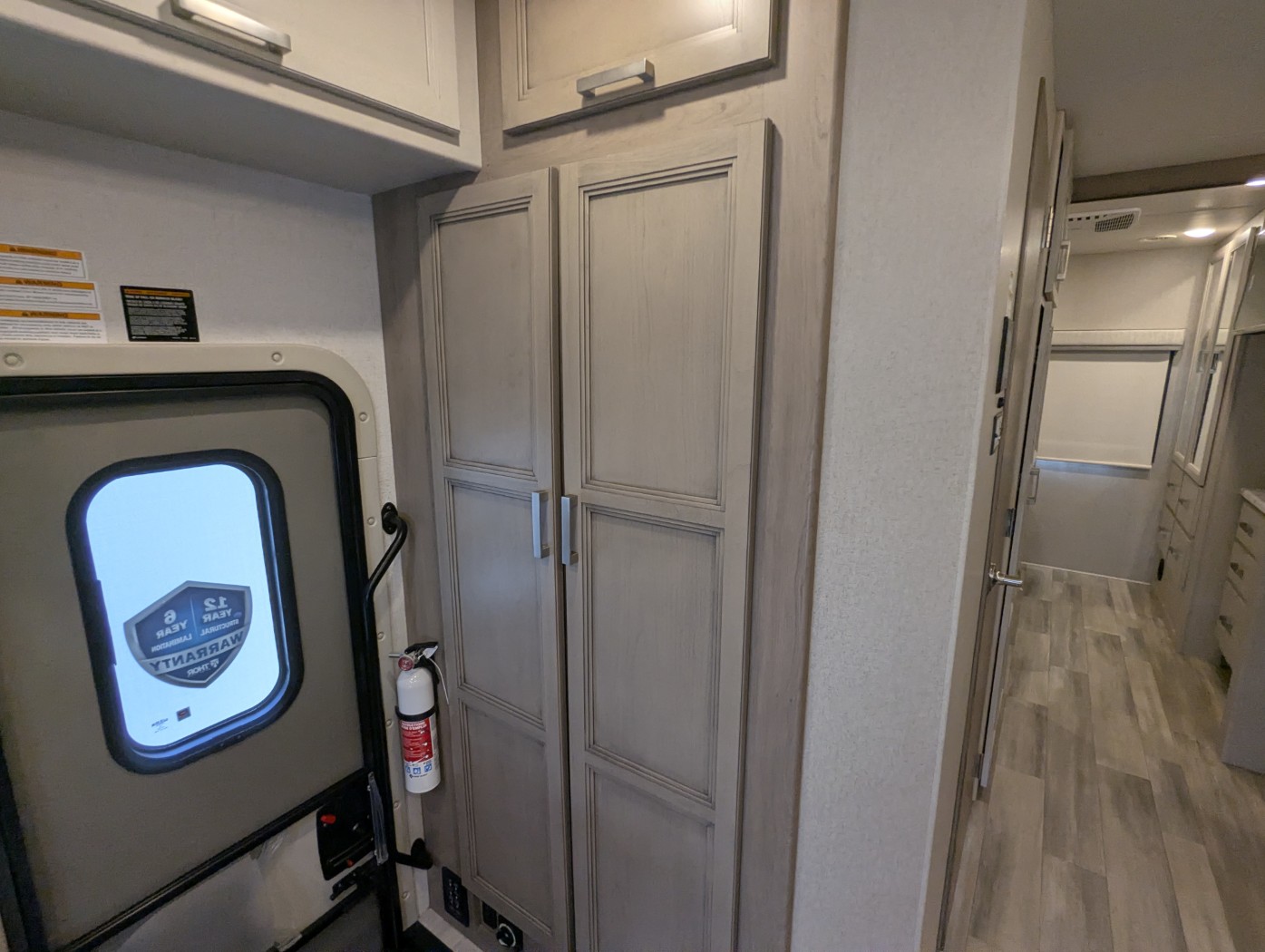 2027 Thor Motor Coach Omni X32 - Image 38