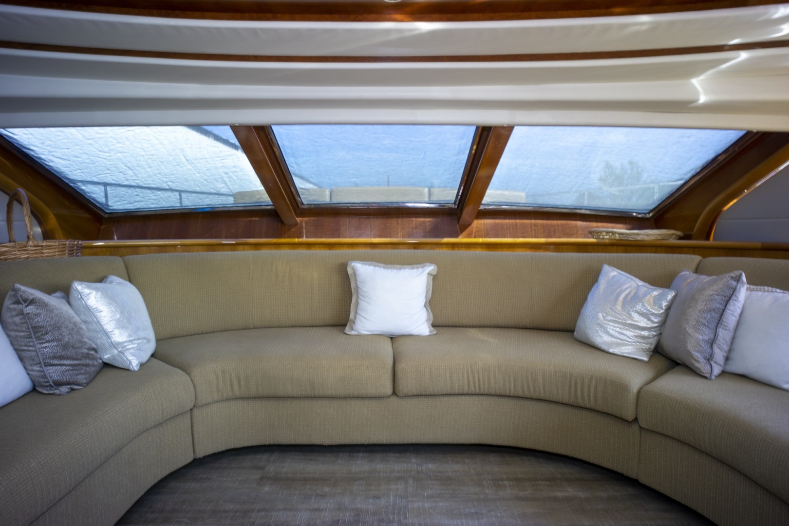 2000 Ferretti Yachts Custom Line 94 - Image 15