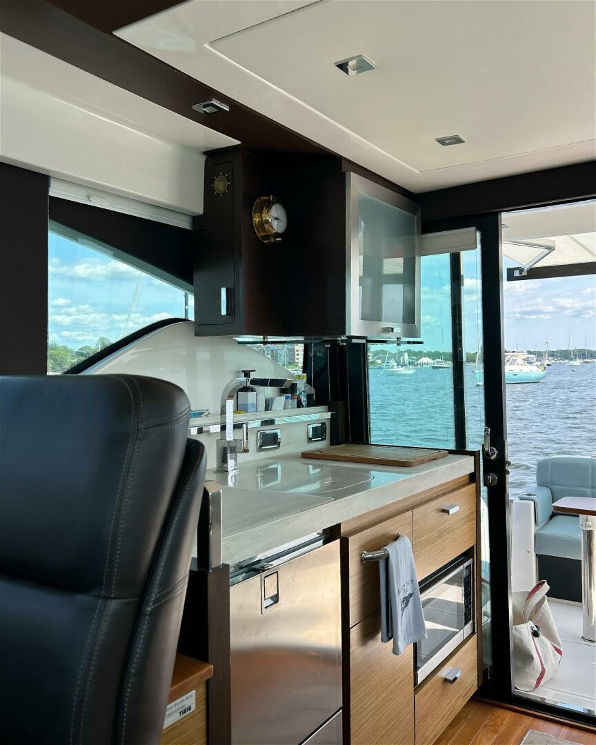 2017 Tiara Yachts C39 Coupe - Image 10